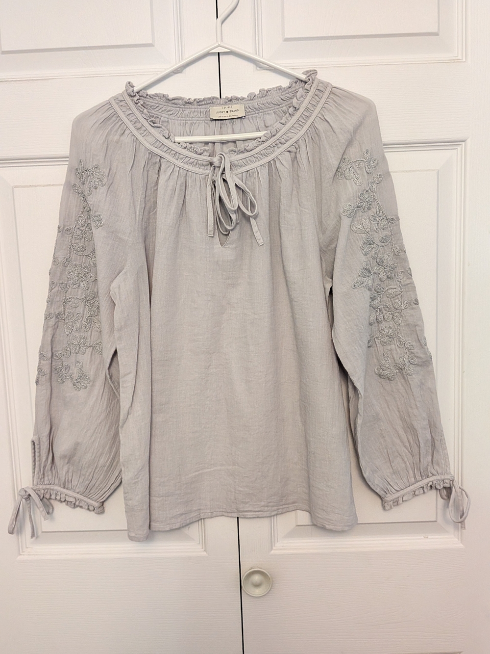Lucky Brand Light Gray Embroidered Peasant Blouse